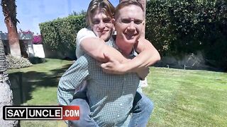 Step Daddy Takes Twink’s Family Photos and Then Pounds His Asshole Raw