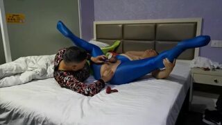 Have sex in sexy shiny pants