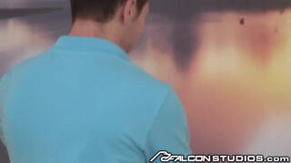 HotTwink Sean Zevran Gets a Hot Massage