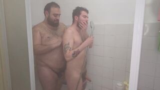 Fucking Bareback in the Shower