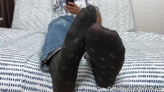 Handsome black hunk Dallas massages and shows his yummy feet