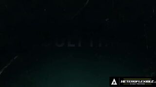 Hot - Str8 Benjamin Blue Tries VR Porn With Buddy Kenzo Alvarez, Decides To Ride His Cock