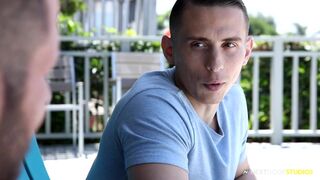 Str8 divorced male has bareback sex with his muscle hunk voisin