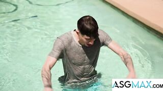 HOT JOCK POOL BOY Gets DICKSTRACTED & Sucks A Big Cock