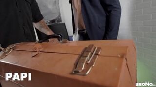 Bo Sinn Comes To Rocky Vallarta's Office To Fix The Light But He Ends Up Getting His Dick Sucked - PAPI