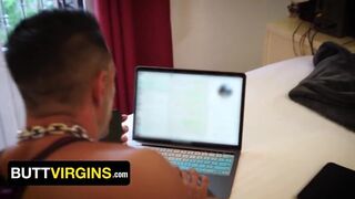 At The Dazzling Streets Of Barcelona, Jax Is Scouting For Young Twinks With Cock-cravings