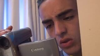 Amazing backdoor bandits have one sexy threeway on the sofa