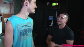 Facialized bottom spitroasted in british trio