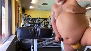 Retired wrestling muscle bull Coach blows a load training at the gym