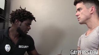 Inked jock hardcore BBC bareback drilling for shoplifting