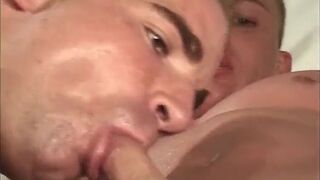 Muscular Employee Gets Asshole Screwed by His Boss Before Leaving From Work