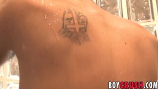 Cute twink Anthony Miles masturbates while showering solo