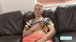 Hot Twink Matthew Stretches His Asshole While Masturbating!