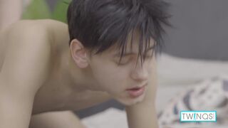 TwinQs - Logan Lets Michael Finger Fuck Him & Cum On His Anus!