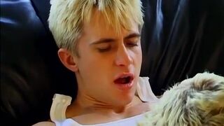 Lee Walbash is swapping cocks with a hot stud Drew Peters