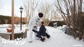 Twink - Tattooed Guy Bo Sinn Gets Dressed As A Snowman And Fucks All Of Benjamin Blue's Holes