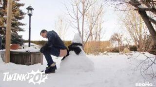 Weirdo Twink Benjamin Blue Gets Drilled By The Snowman Bo Sinn - Twink