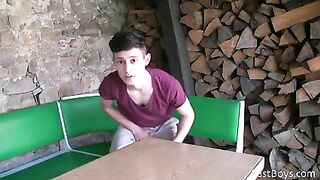 YOUNG CUTE BOY - OUTDOOR WEBCAM