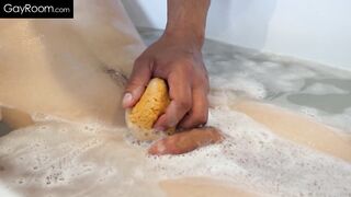 Darron Bluu Gets A Cock Massage While Taking A Bath