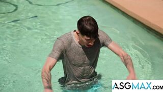HOT JOCK POOL BOY Gets DICKSTRACTED & Sucks A Big Cock