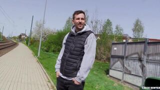 Hunter - Naughty Car Mechanic Gets His Chance To Earn Some Extra Income By Sucking A Cock