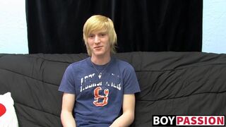 Tattooed twink Dustin jerking off in passionate solo