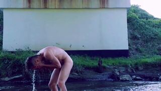Nude bathing in slowmotion