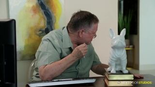 Hot Str8 Guy Wakes to Surprise Rimjob