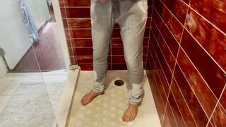 Piss Naughtiness in the Shower