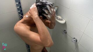 HOT YOUNG MAN DANCES IN HIS ROOM AND MOVES HIS TIGHT ASS