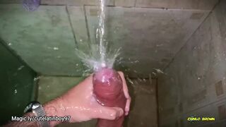 No hands water masturbation. Letting the stream of water fall on my big uncut latino cock until it makes me cum hands fr