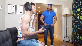 MANROYALE Gamer Twink Uses Tight Ass To Tip Delivery Driver