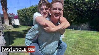 Step Daddy Takes Twink’s Family Photos and Then Pounds His Asshole Raw