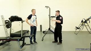 Twink gays fucking in the gym