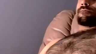 Rugged amateur shows his body off before the jerk off