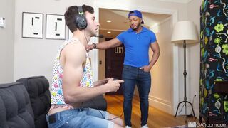 MANROYALE Gamer Twink Uses Tight Ass To Tip Delivery Driver