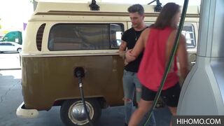 A glory hole cannot fit 2 dicks can it?